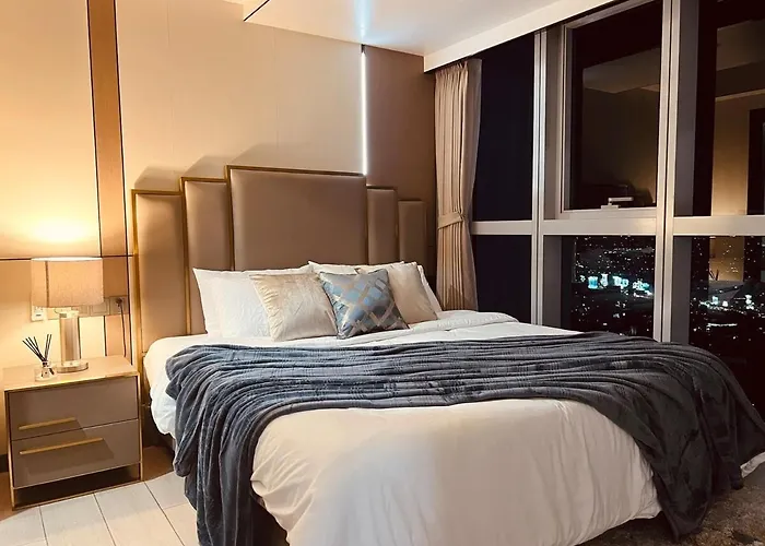 Executive 5br Penthouse In Uptown Bgc *