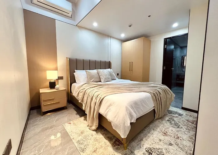 Executive 5br Penthouse In Uptown Bgc Manila