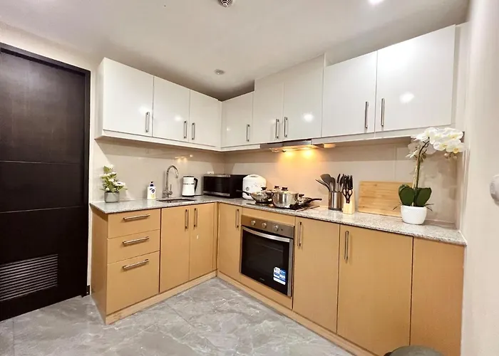 Executive 5br Penthouse In Uptown Bgc *