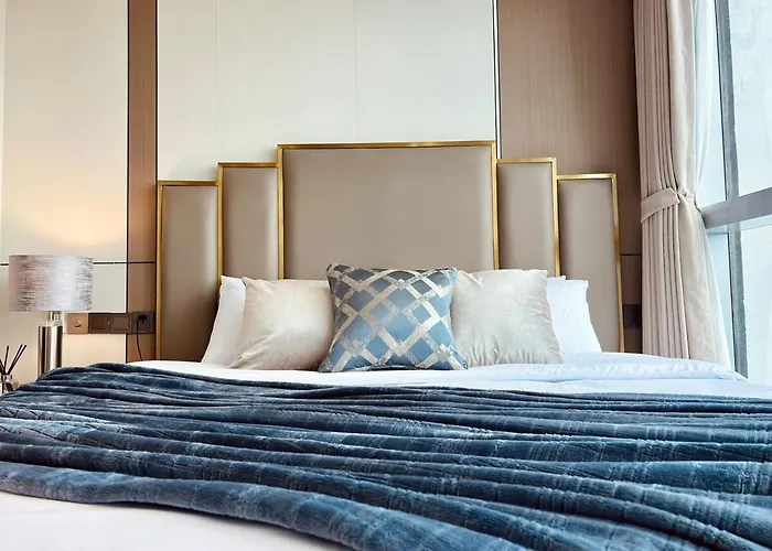 Executive 5br Penthouse In Uptown Bgc