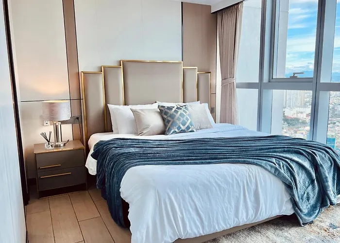 Executive 5br Penthouse In Uptown Bgc
